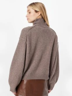 WEEKDAY Fijngebreide Truien Trui Norah Dames Bruin -kledingwinkel 33bdf12efe04f79b535a36c858a6ee35